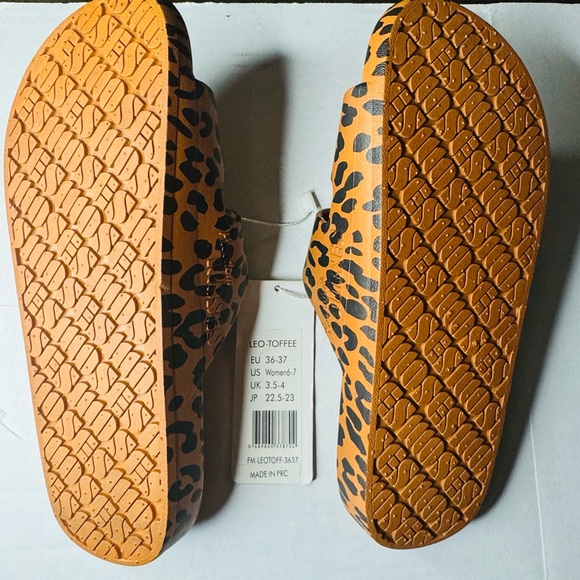 NWT Freedom Moses Leo Toffee Womens Leopard
Slip On Slide Sandals size 6-7 - Picture 7 of 9